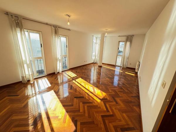 Piso en venta en  Calle Cruxa, Ames photo 1