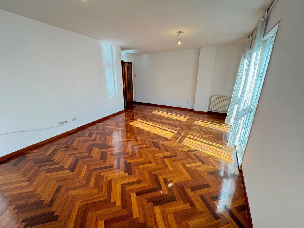 Продажа квартиры на Calle Cruxa, Эймс
 photo 4