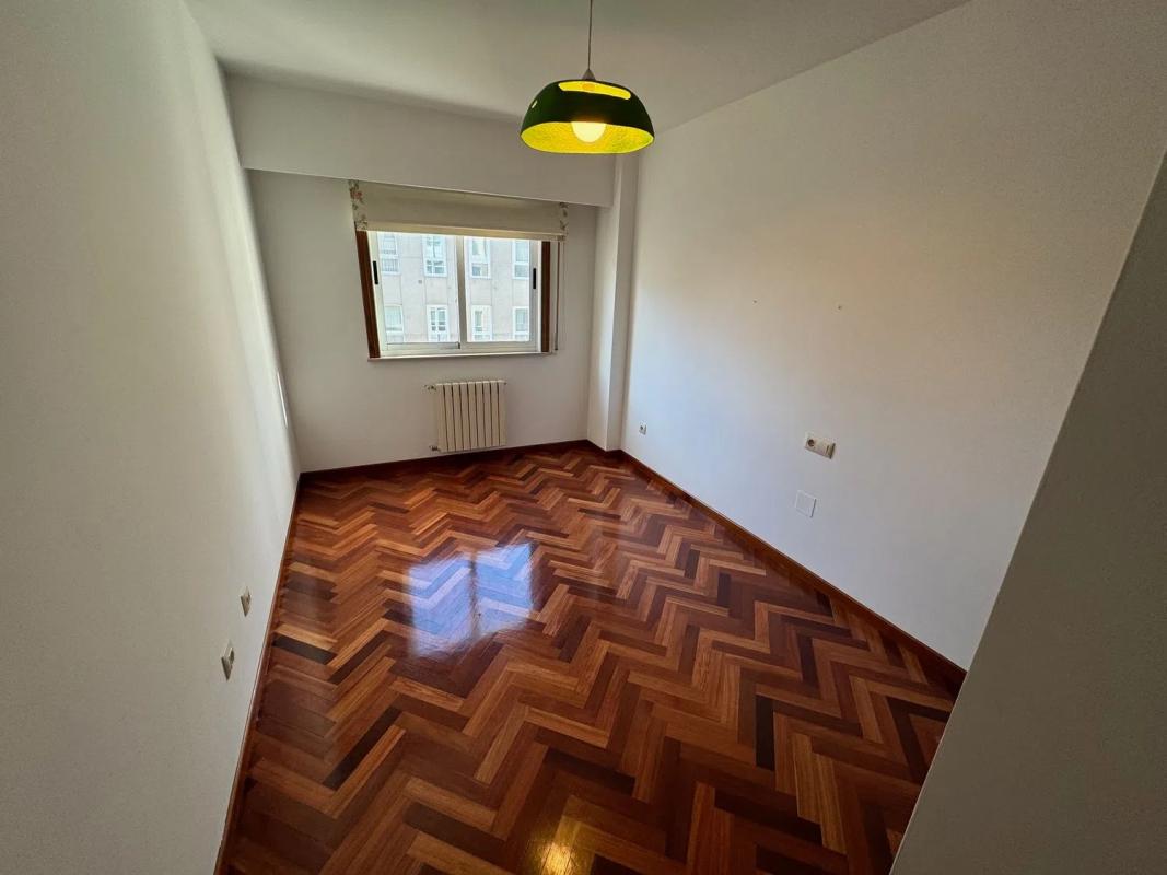 Продажа квартиры на Calle Cruxa, Эймс
 photo 5