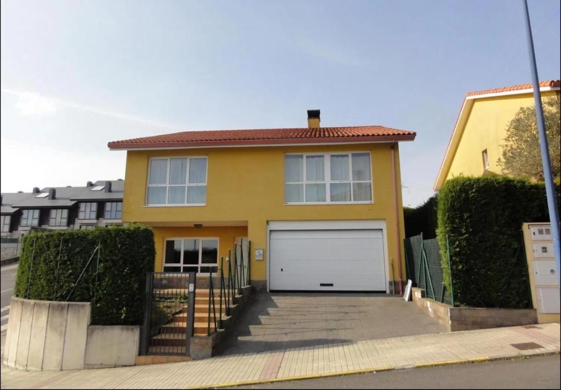 Venta de chalet independiente en Calle Uxío Carré Aldao, 6, Culleredo
photo 1