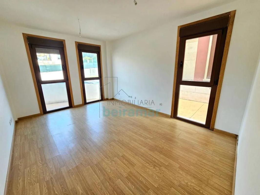 Sale of apartment in Calle Alcalde Fernández Bermúdez, Ribeira
photo 1
