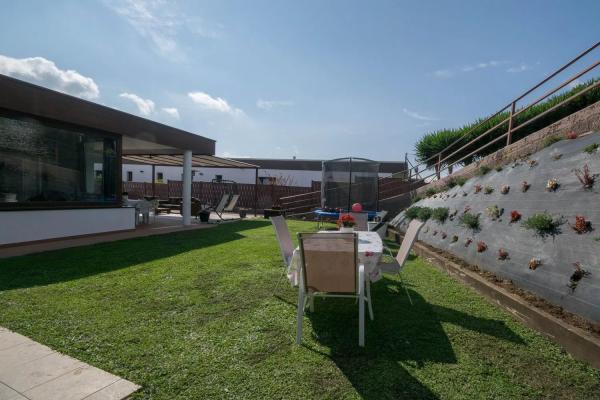 Chalet independiente en venta en  Avenida Hermida, Culleredo photo 2