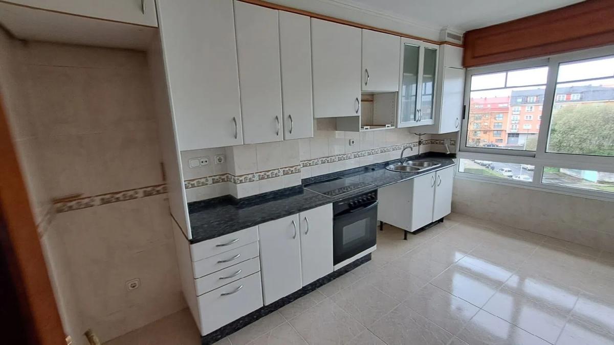 Продажа квартиры на Calle Rafael Bárez, Нарон
photo 2