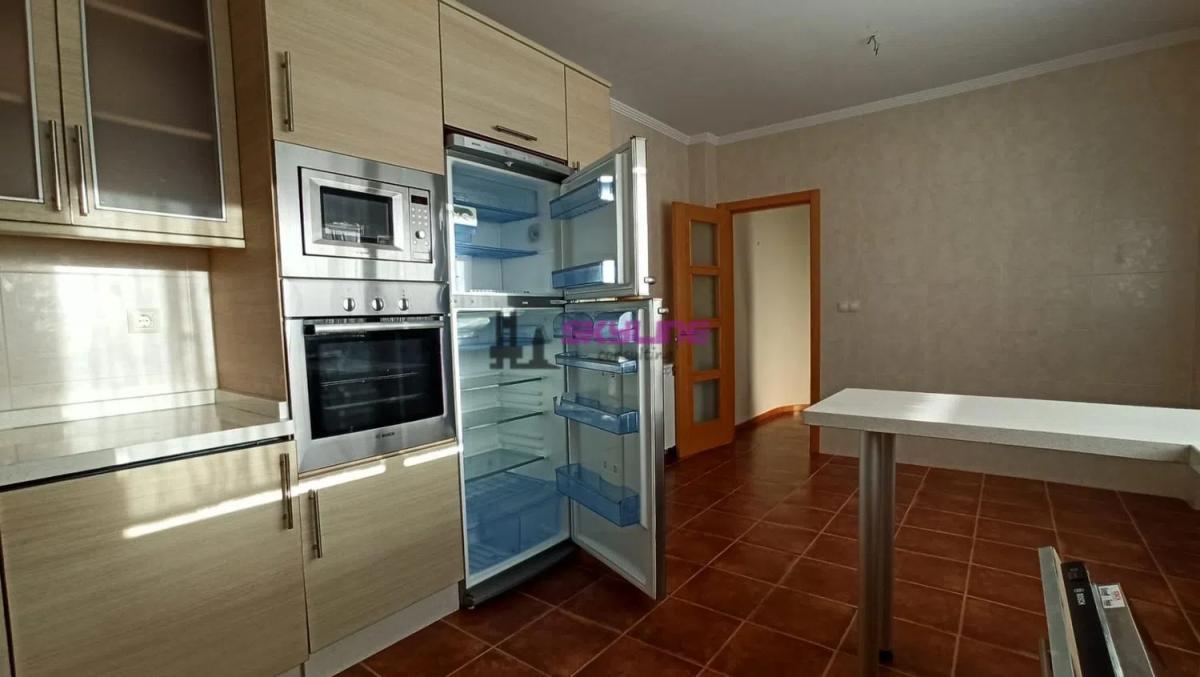 Sprzedaż niezależnego domku jednorodzinnego w , Sada photo 4