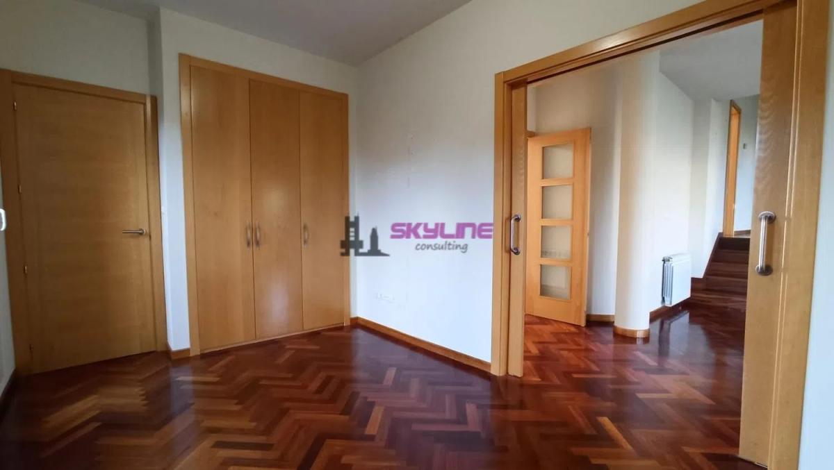 Sprzedaż niezależnego domku jednorodzinnego w , Sada photo 5