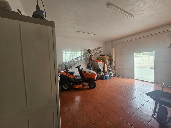 Chalet independiente en venta en , Teo thumbnail 2