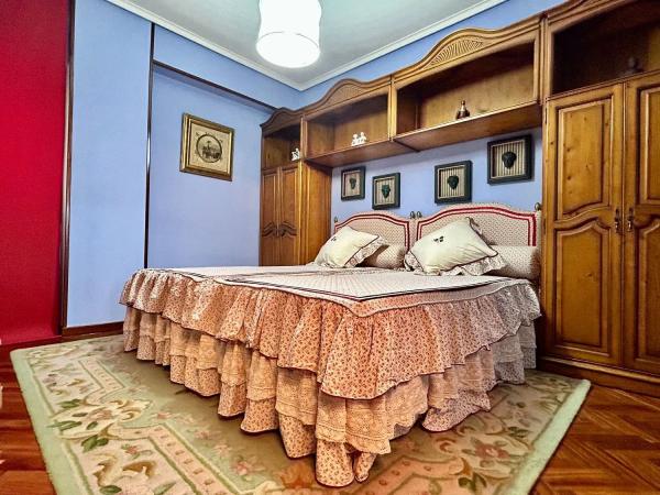 Piso en venta en  Avenida Rosalía de Castro, 5, Ames photo 1