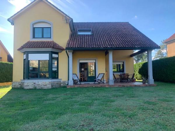 Detached villa for sale in Calle da Barrosa, Santiago de Compostela photo 1