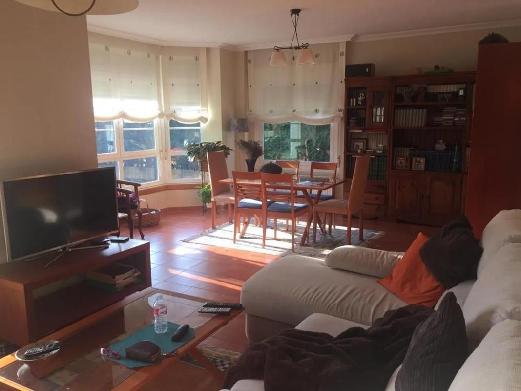 Sale of independent chalet in Calle da Barrosa, Santiago de Compostela
photo 3