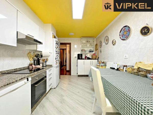 Piso en venta en Calle Lázaro Cárdenas, A Coruña thumbnail 1