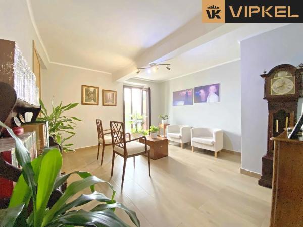 Detached villa for sale in Calle menancaro, Ferrol thumbnail 1