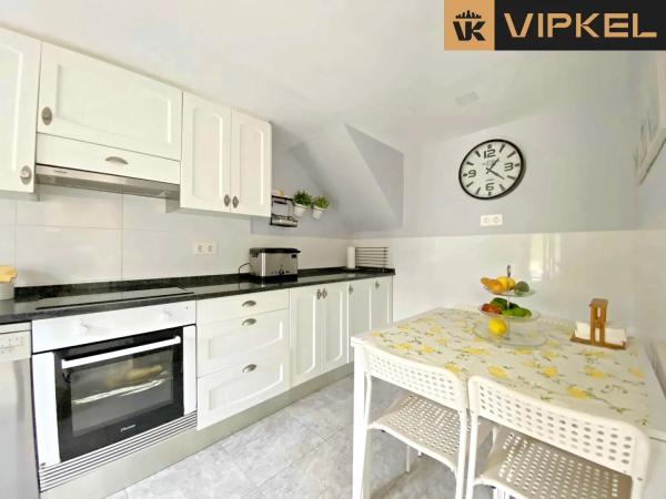 Detached villa for sale in Calle menancaro, Ferrol thumbnail 2