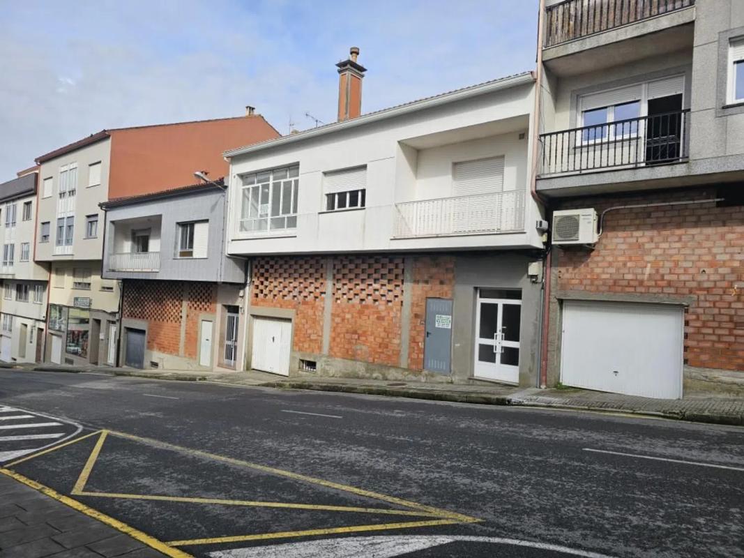 Chalet pareado en calle Irmáns Insua, 1, Rianxo
photo 1
