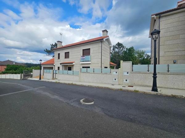 Chalet independiente en venta en , Rianxo thumbnail 1