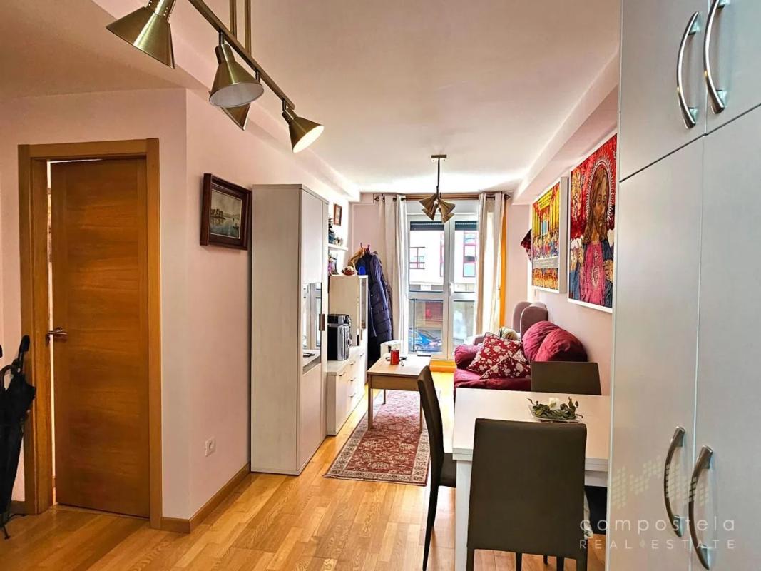 Продажа квартиры на Avenida Rosalía de Castro, Эймс
photo 1