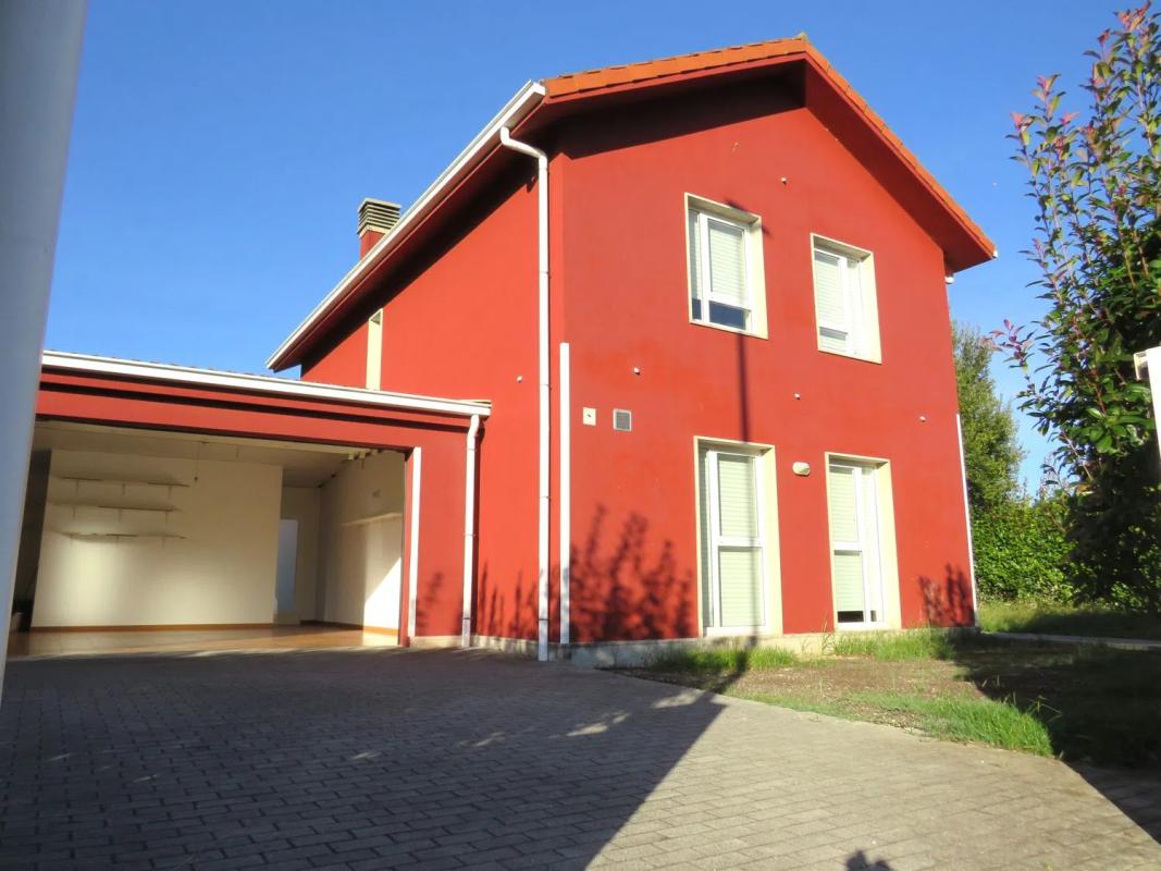 Venta de chalet independiente en Calle ortoño, Ames
photo 1