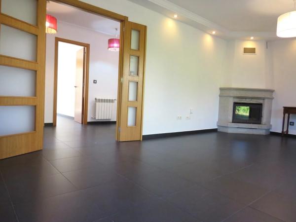 Chalet independiente en venta en  Calle ortoño, Ames photo 4