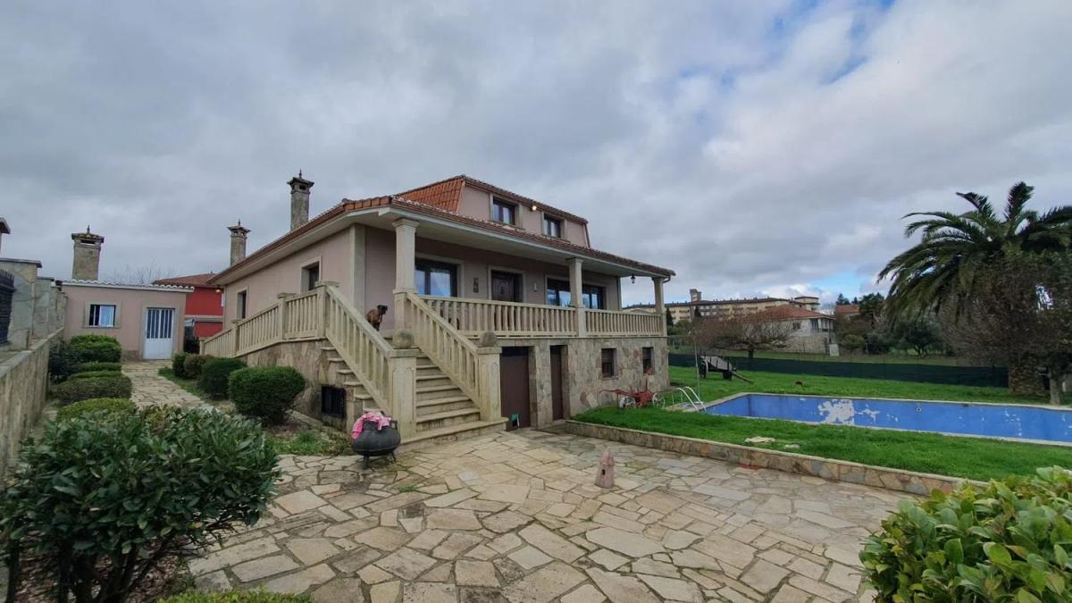 Venta de chalet independiente en Calle de Santa Teresa Jornet, Santiago de Compostela
photo 1