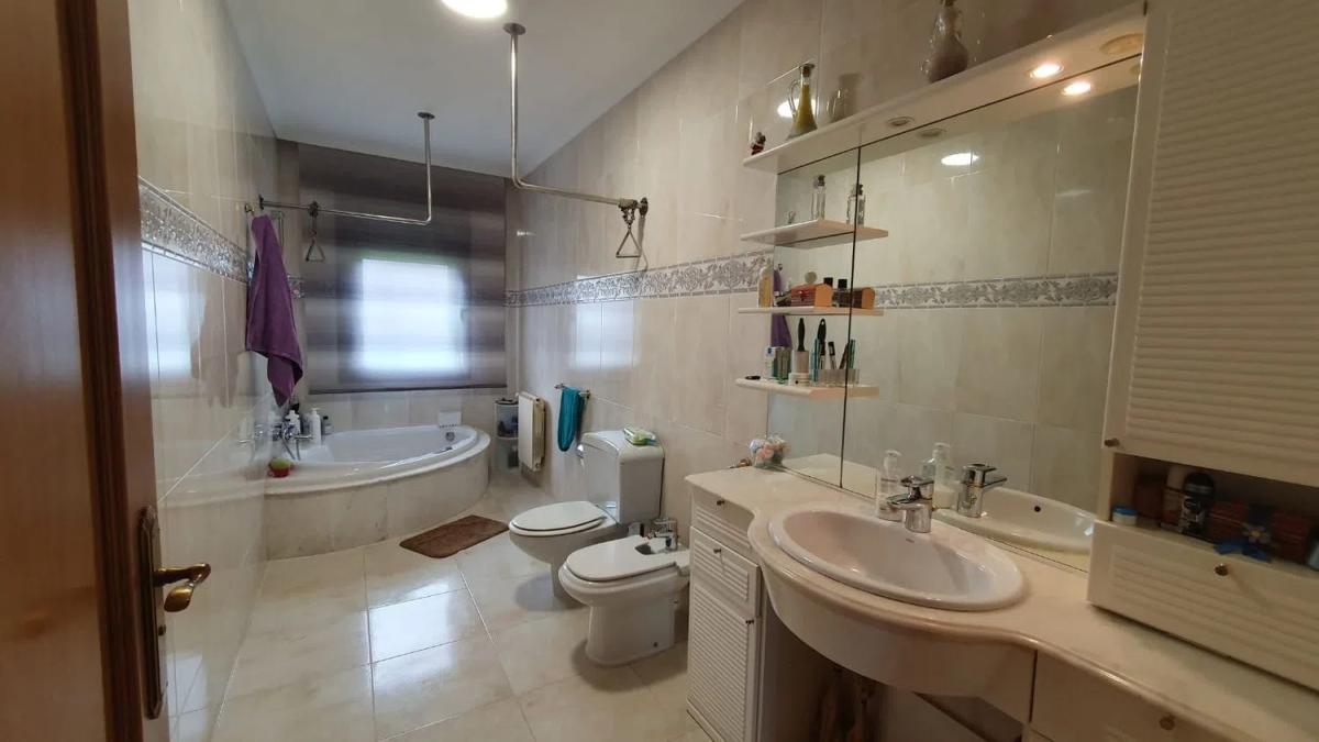 Venta de chalet independiente en Calle de Santa Teresa Jornet, Santiago de Compostela
photo 5