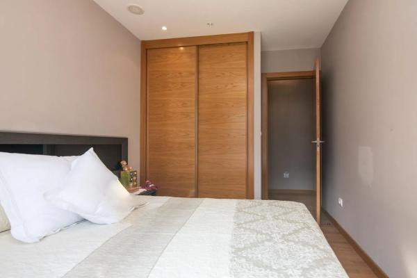 Apartment for sale in  Ronda de Outeiro, A Coruña photo 4
