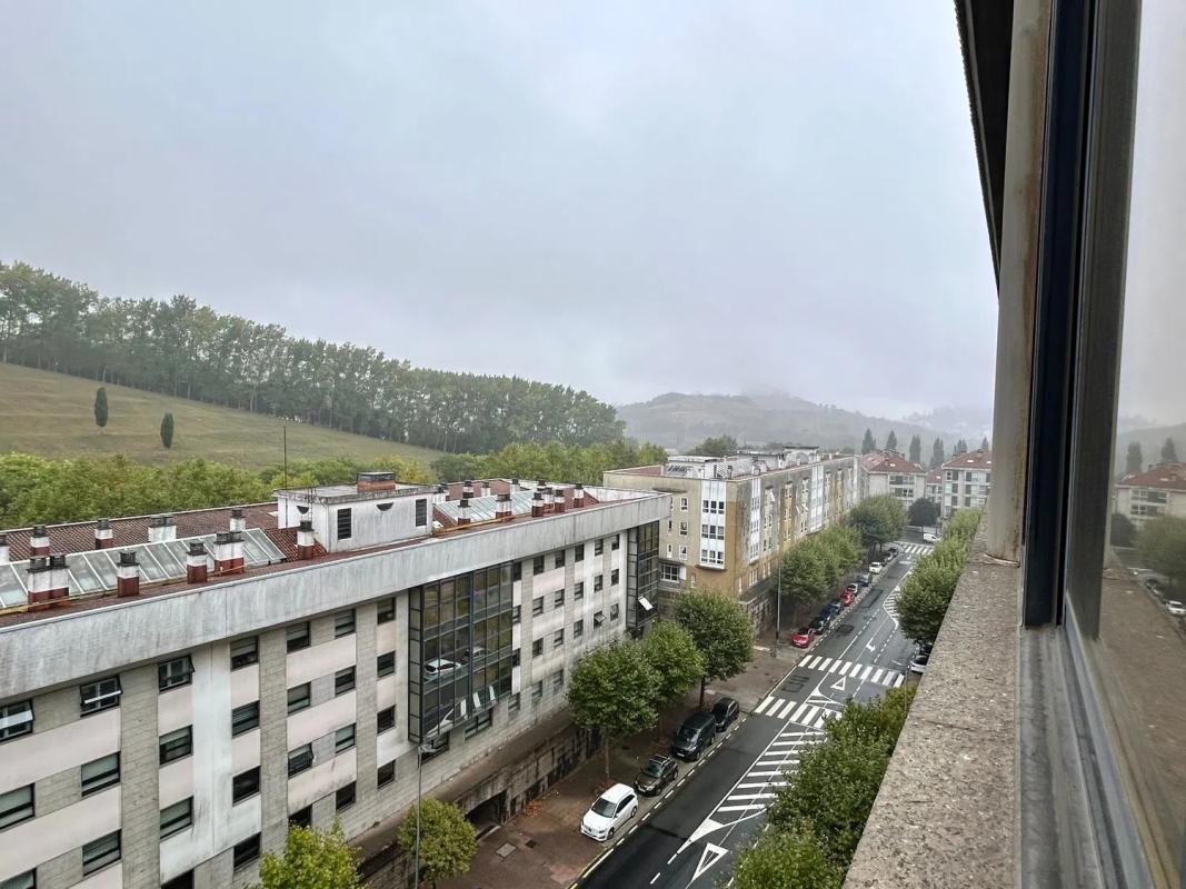 Sprzedaż mieszkania w Calle de París, Santiago de Compostela
photo 1