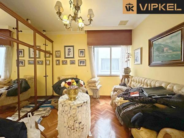 Piso en venta en Calle Menéndez y Pelayo, A Coruña thumbnail 2