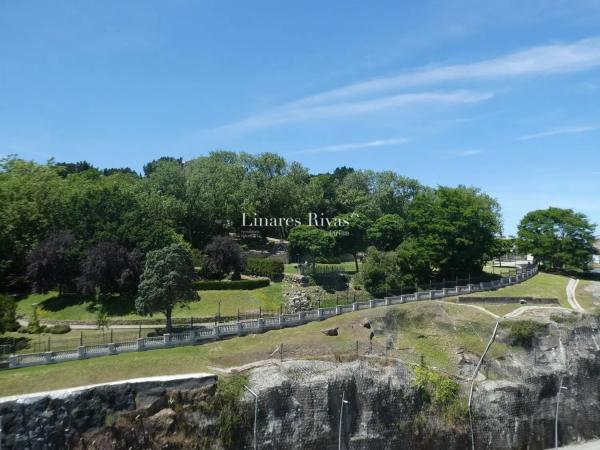 Piso en venta en Barrio Falperra-Santa Lucía, A Coruña thumbnail 1
