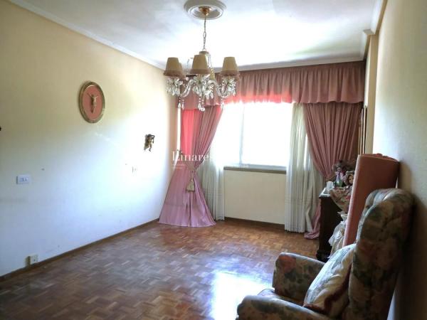 Piso en venta en Barrio Falperra-Santa Lucía, A Coruña thumbnail 2