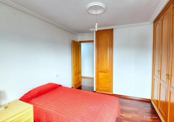 Piso en venta en Avenida Santa Cristina, Oleiros thumbnail 2