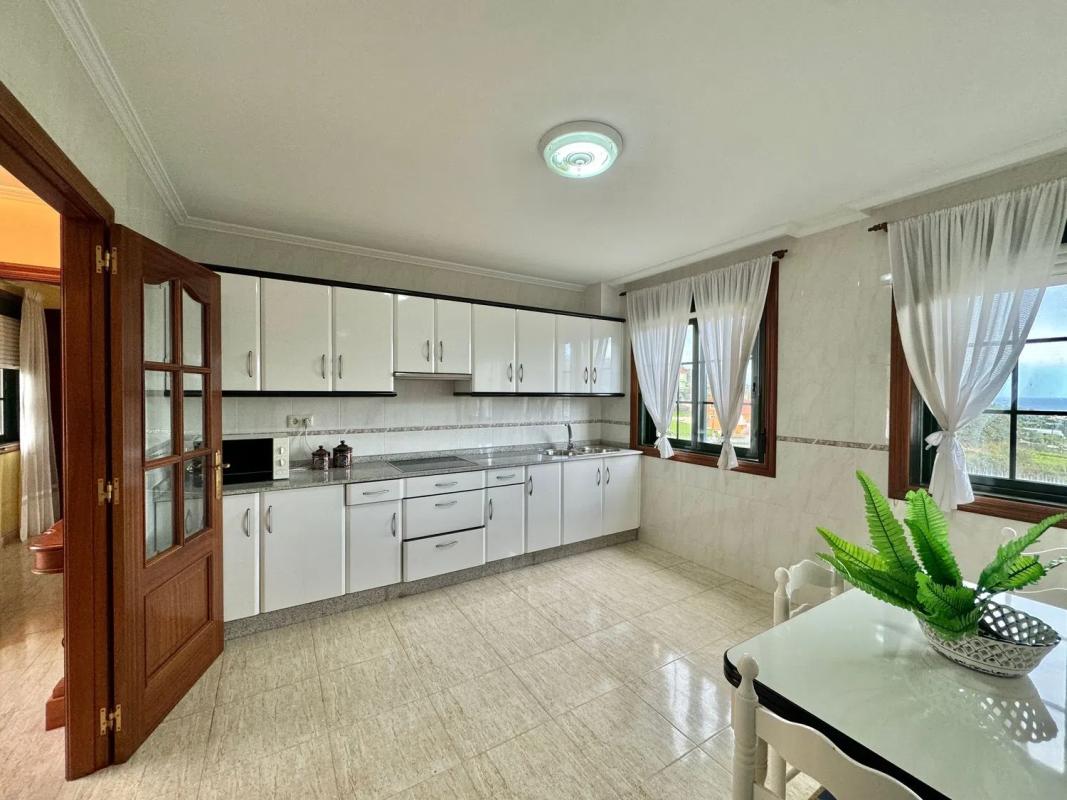 Sale of independent chalet in Travesía de Chamín, Arteijo
 photo 4