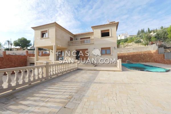 Chalet independiente en venta en Pueblo Acantilado - Lanuza, El Campello photo 1