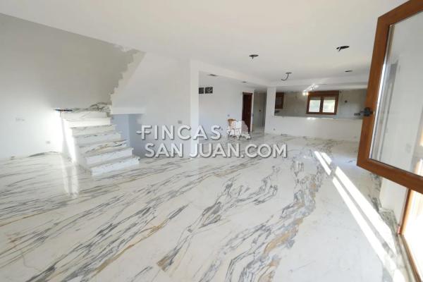 Chalet independiente en venta en Pueblo Acantilado - Lanuza, El Campello thumbnail 1