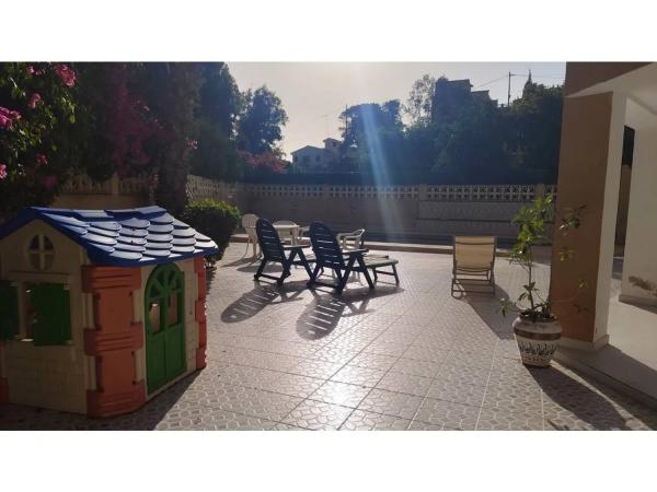 Chalet independiente en venta en Calle Lisboa, El Campello thumbnail 2