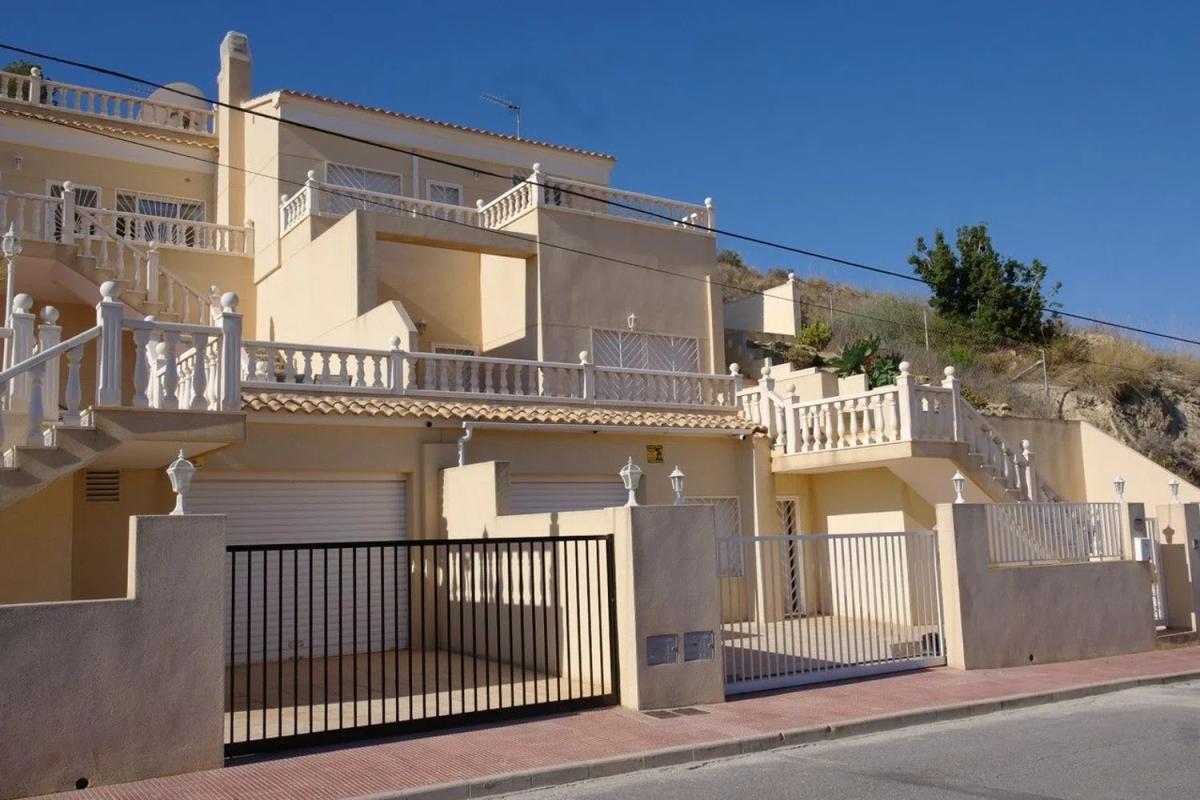 Продажа отдельного шале в Pueblo Acantilado - Lanuza, Эль Кампельо photo 1