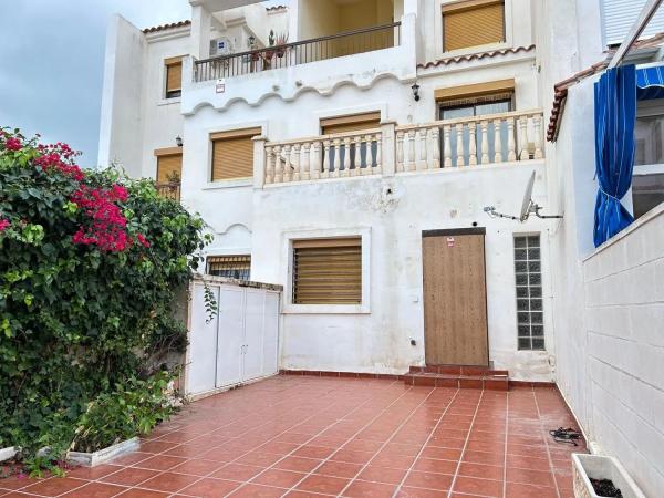 Chalet independiente en venta en  Muro, 3, El Campello photo 1