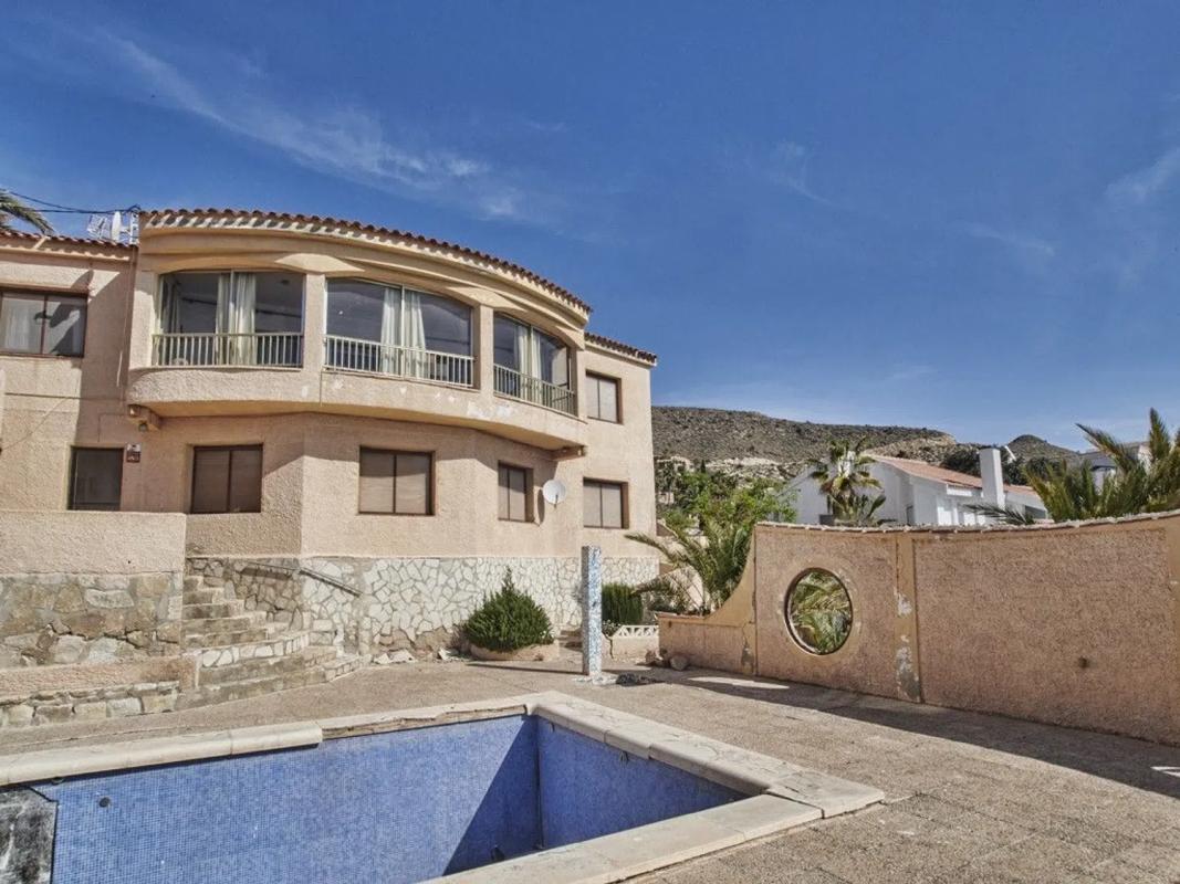 Продажа отдельного шале в Avenida d'Amèrica, 36, Эль Кампельо photo 5