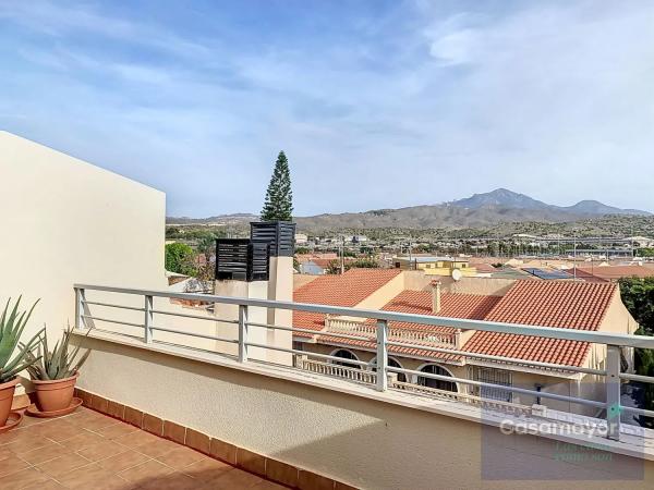 Коттедж на продажу в  Calle Serra de Bèrnia, El Campello photo 1