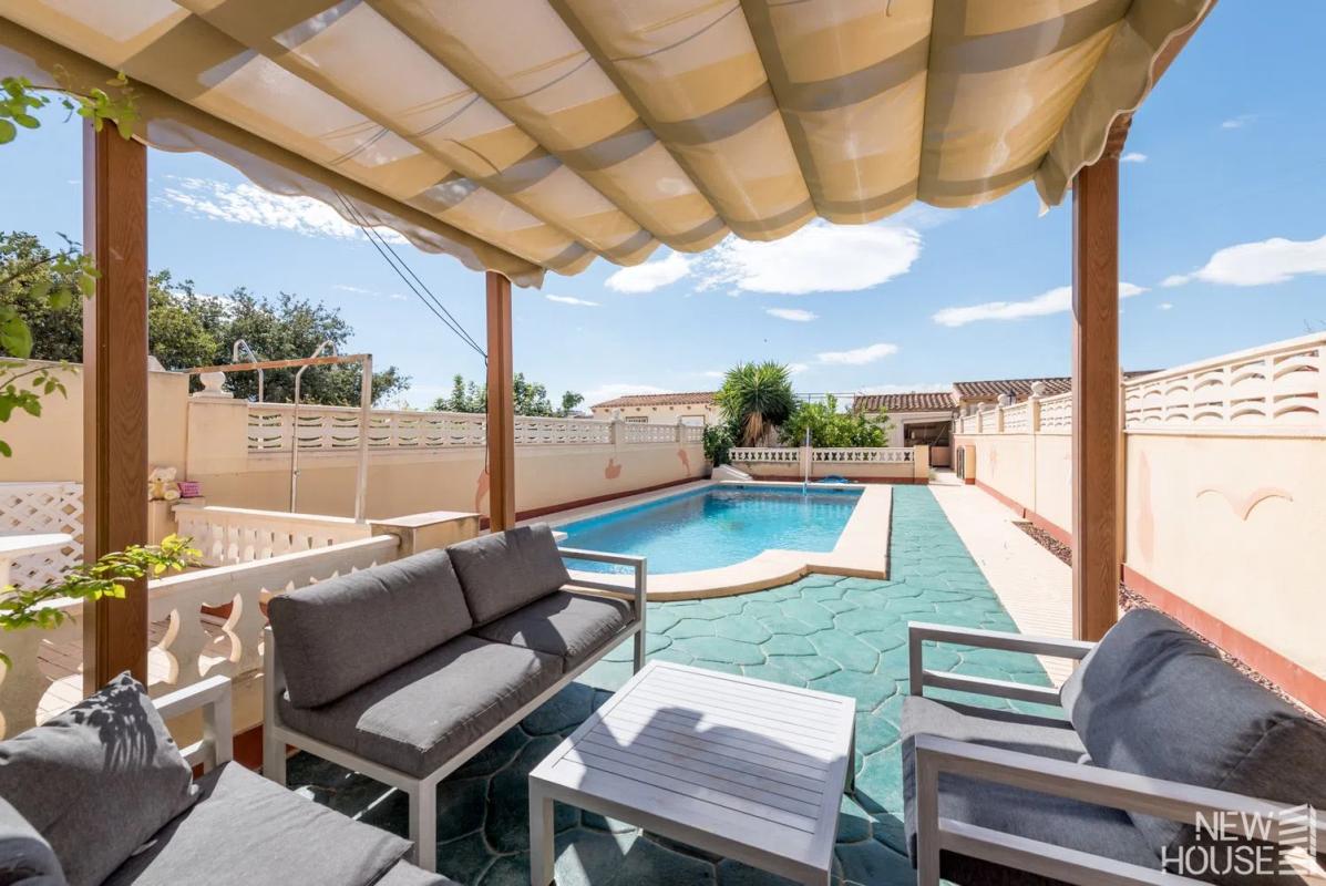 Venta de chalet independiente en Calle Puig Coronat, El Campello
photo 2