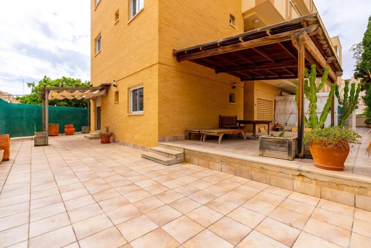 Sale of apartment in Calle de Juan de la Cierva, El Campello
photo 1