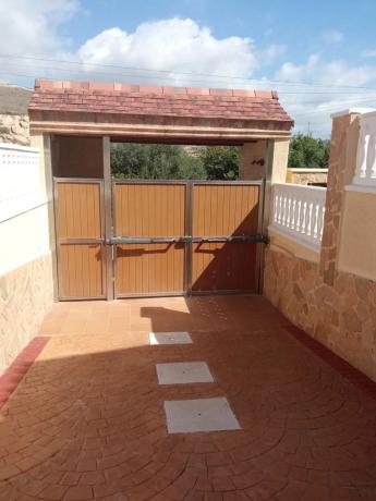 Independent chalet for sale in Calle de Torrevella, El Campello photo 4