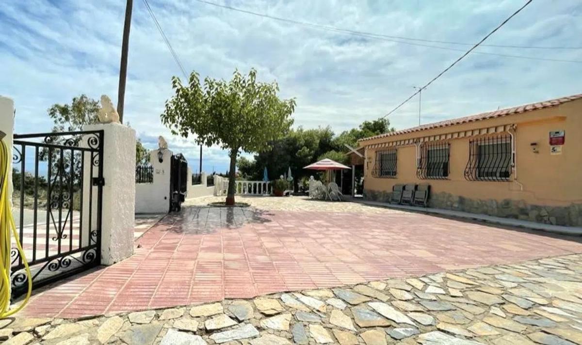 Продажа отдельного шале в  Calle África, Эль Кампельо photo 2