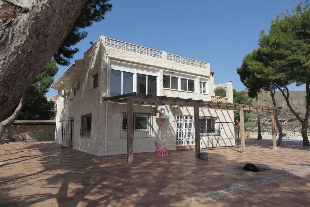 Venta de chalet independiente en Pueblo Acantilado - Lanuza, El Campello
photo 1