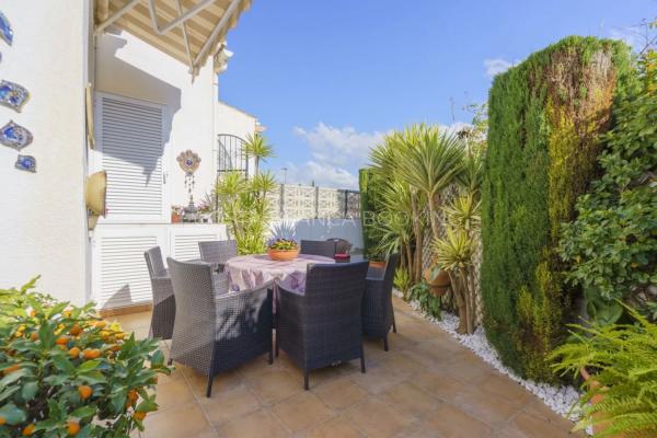 Chalet independiente en venta en  Calle villa joyosa, Alfaz del Pi photo 2