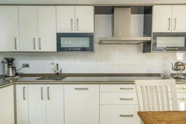 Chalet independiente en venta en  Calle villa joyosa, Alfaz del Pi photo 4