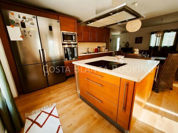 Коттедж на продажу в  Calle Riu Guadiana, Альфас Дель Пи photo 4