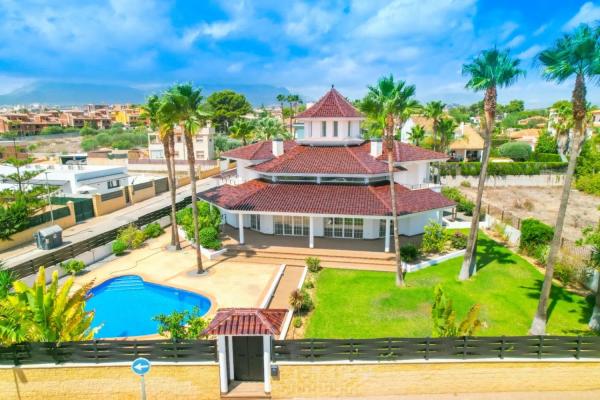 Коттедж на продажу в Calle Tenerife, Альфас Дель Пи photo 1