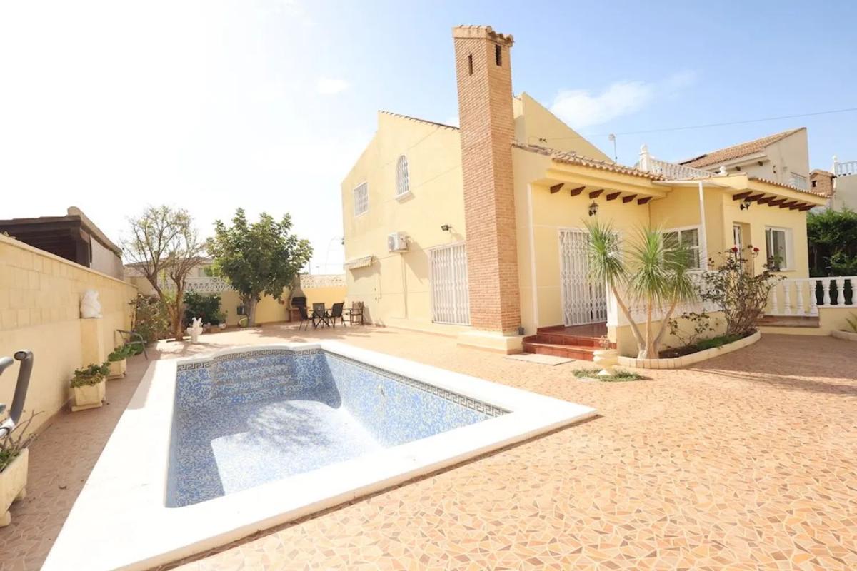 Venta de chalet independiente en Calle los Geraneos, Orihuela
photo 1