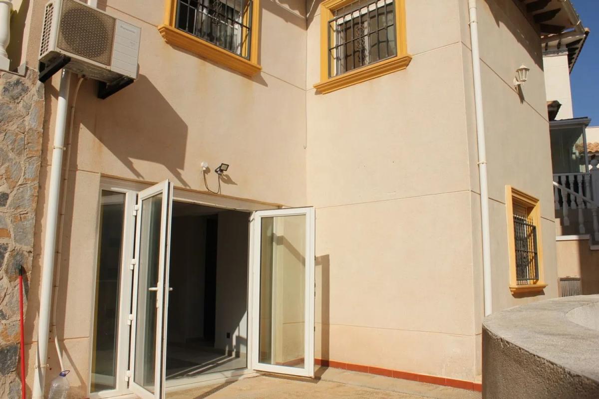 Sale of independent chalet in Barrio La Zenia, Orihuela
photo 2