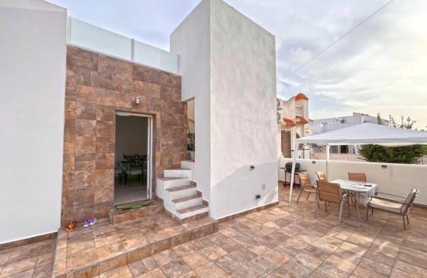 Detached villa for sale in Barrio Los Almendros-La Florida, Orihuela thumbnail 1