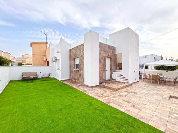 Detached villa for sale in  Calle Pavo Real, 16, Orihuela photo 1